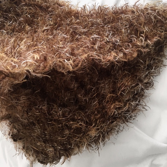 Fuzzy winter scarf - Picture 3 of 4